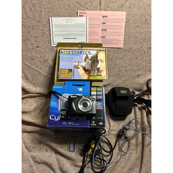 Sony Cyber-Shot DSC-W1 with box and manual flaw - Picture 1 of 5